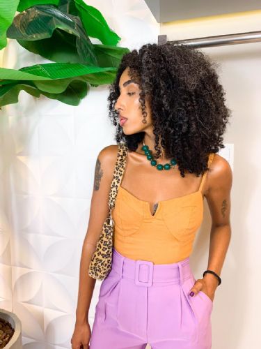 BLUSA CROPPED DET V BUSTO