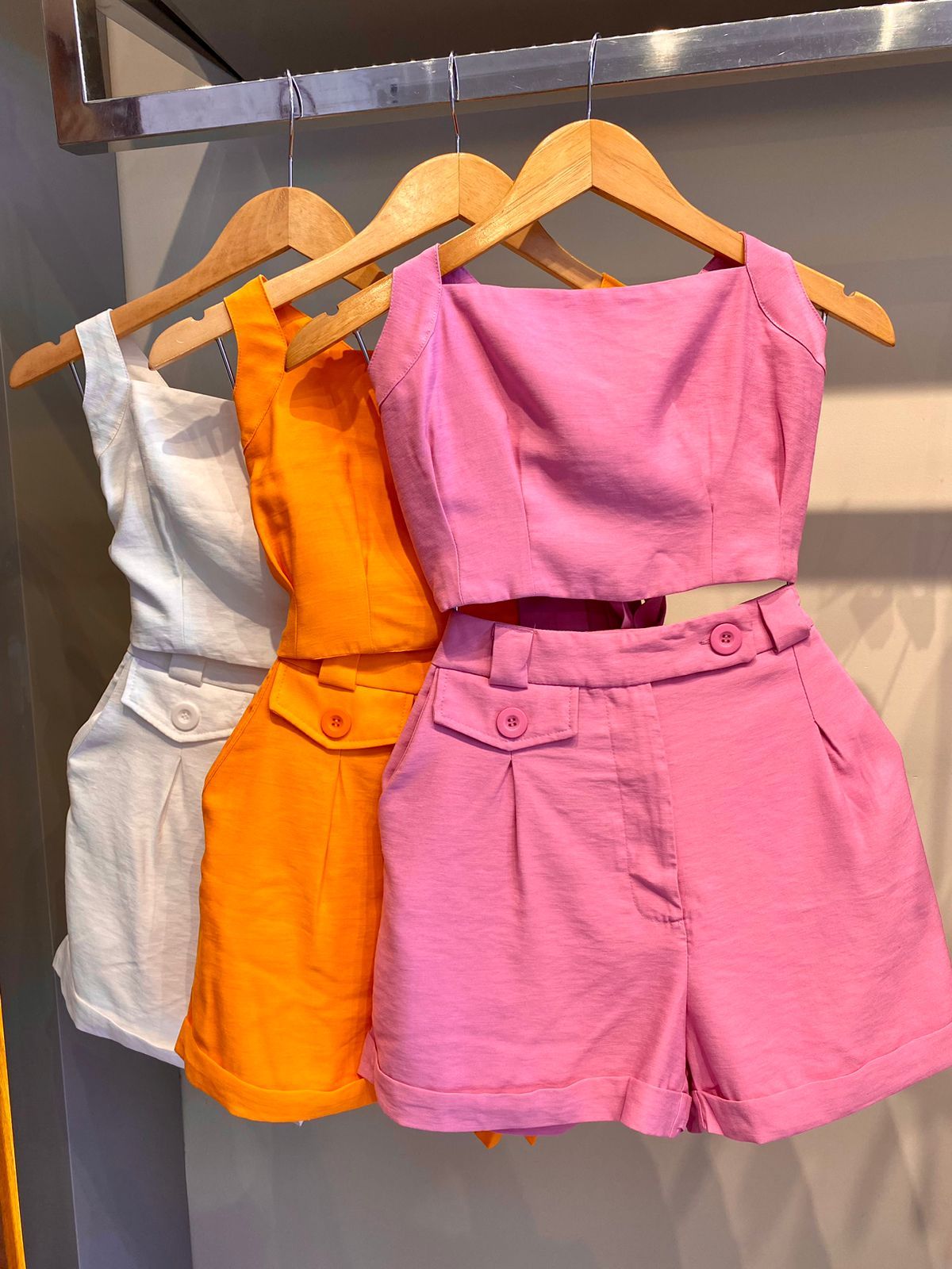 CONJUNTO SHORT E CROPPED AMARRACAO COSTA