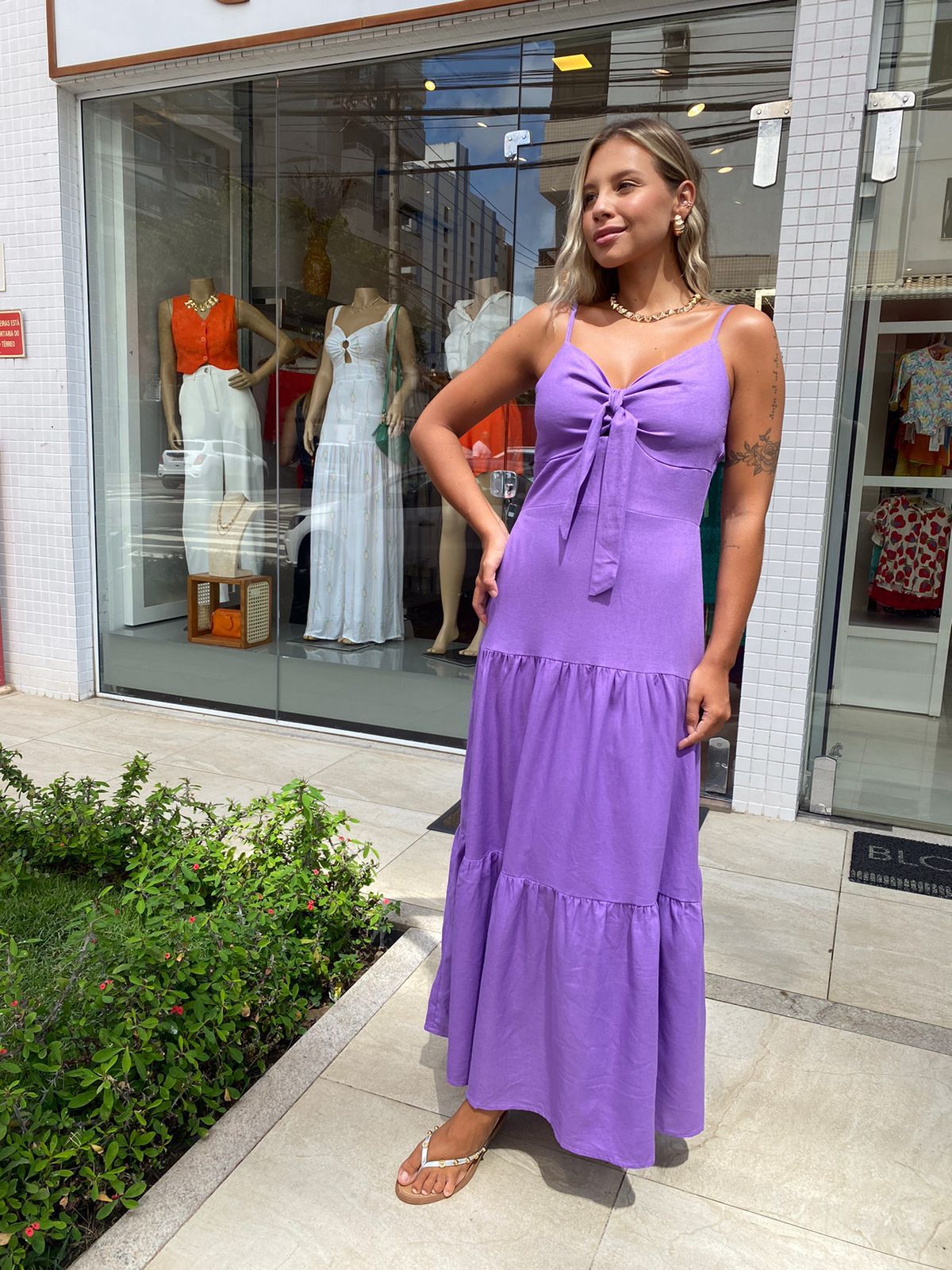 VESTIDO LONGO COM LACO NO BUSTO