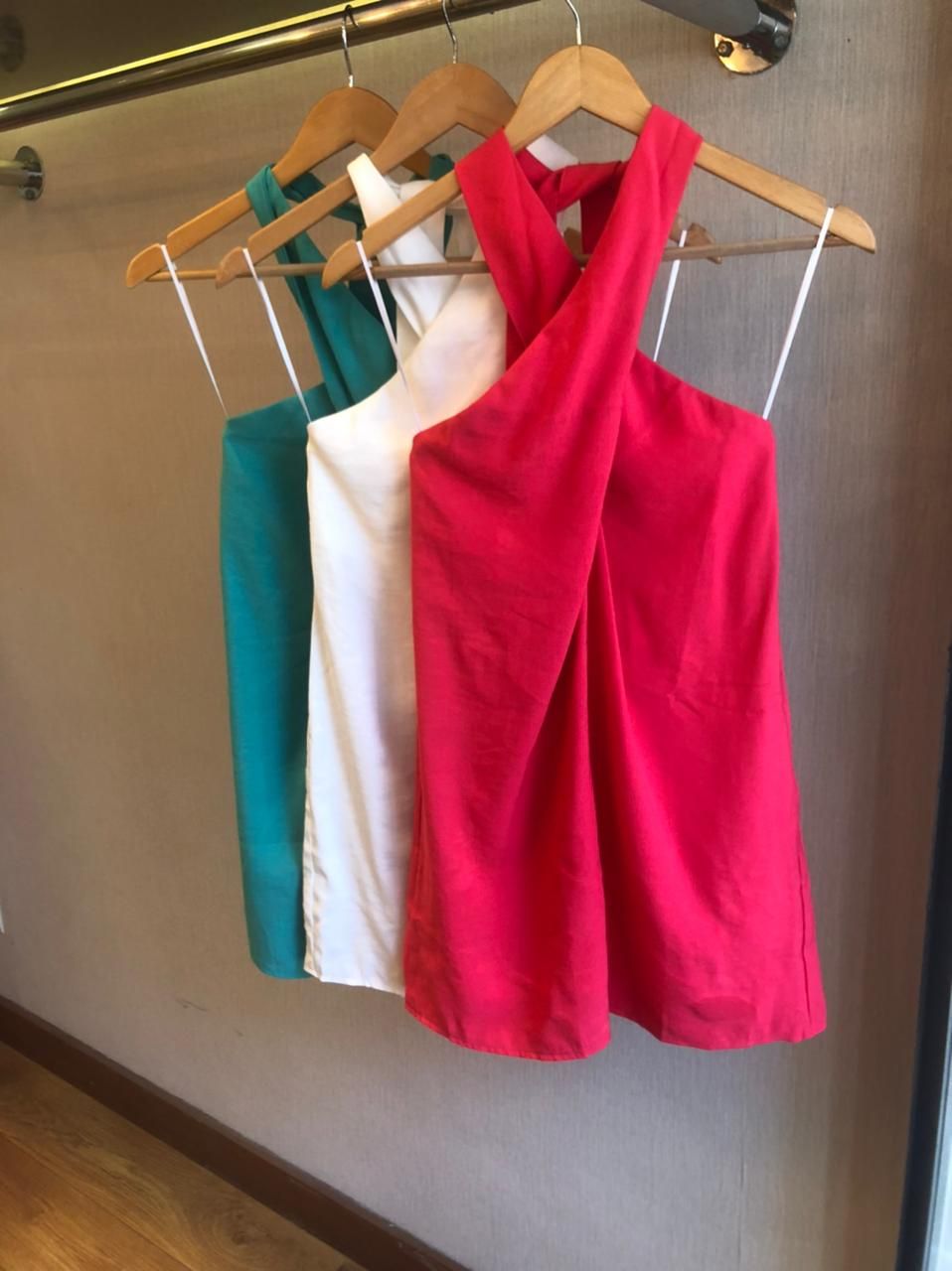 VESTIDO CURTO LISO C/ AMARRACAO COSTA