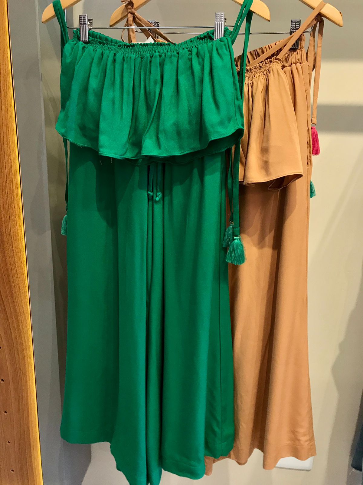 CONJUNTO CALCA E CROPPED DET FRUFRU