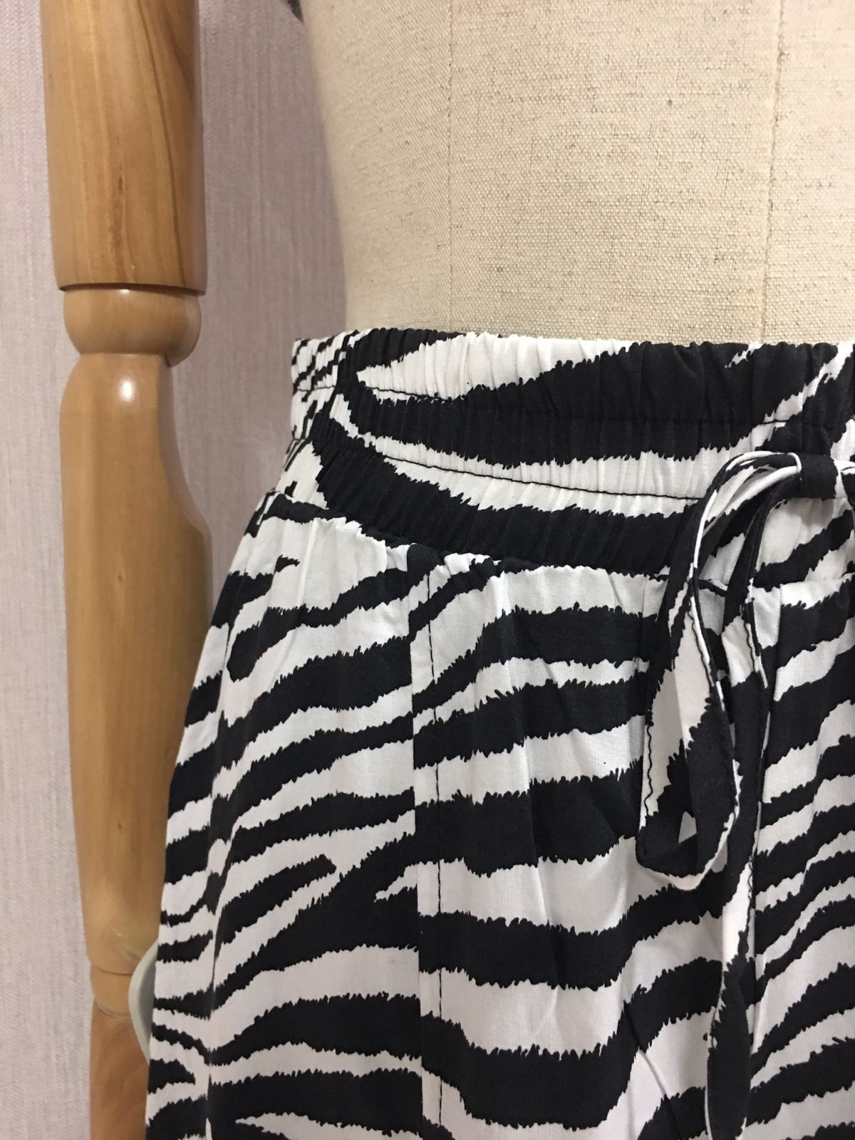CONJUNTO CALCA E CROPPED ZEBRA