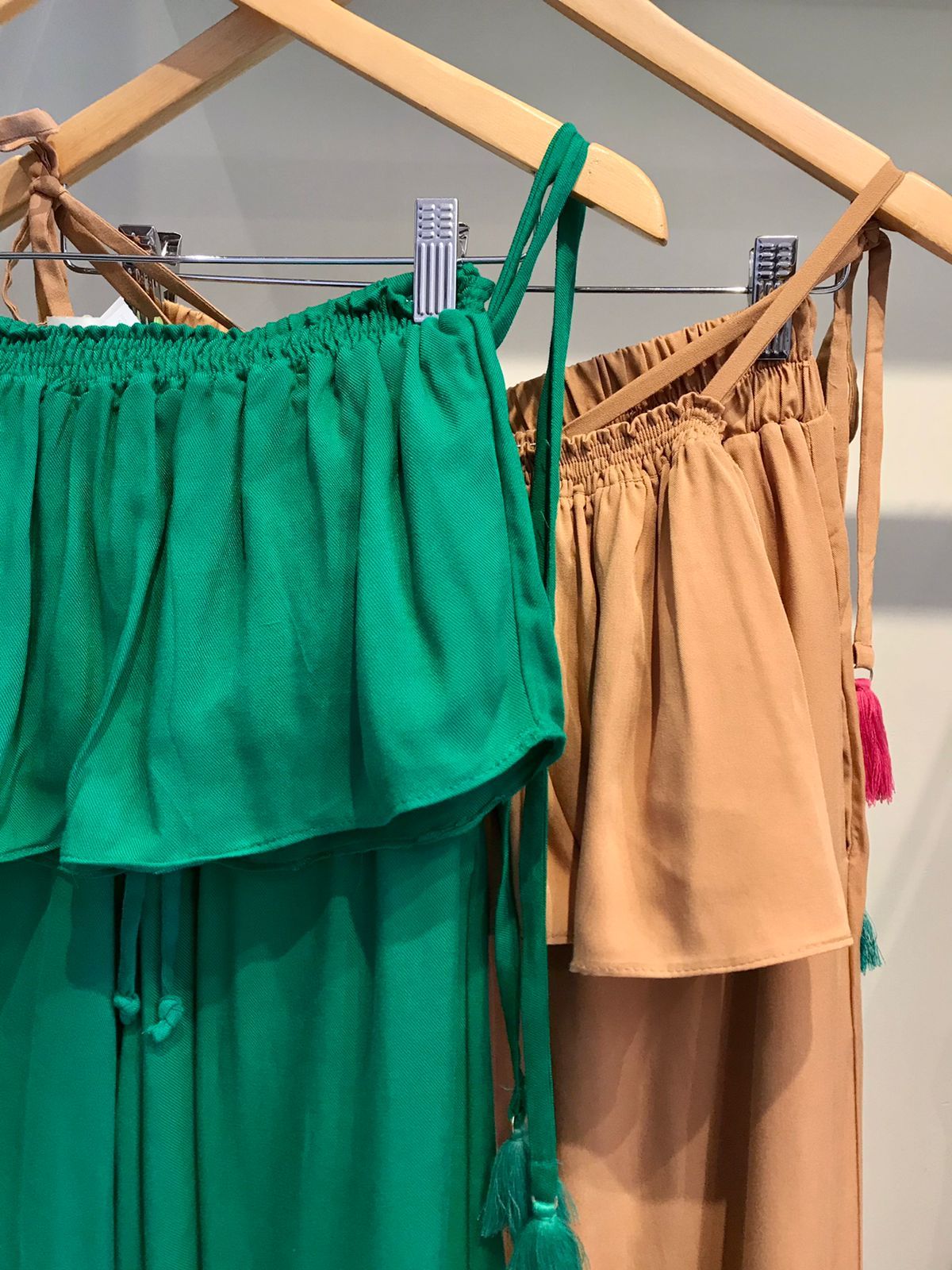 CONJUNTO CALCA E CROPPED DET FRUFRU